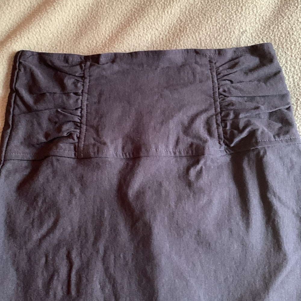 Sakkas black pencil skirt.  Labeled medium but fits more like small. Stretch. - Picture 2 of 6
